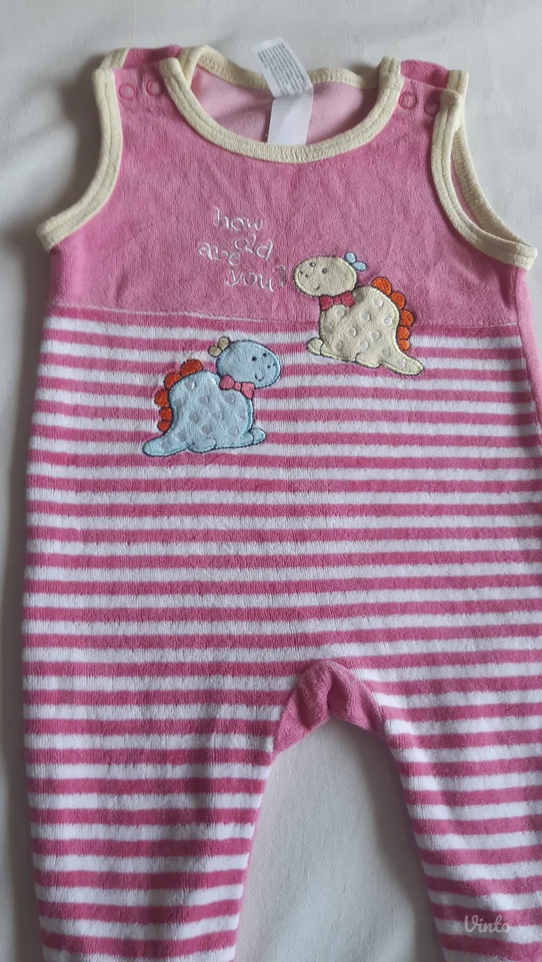 Roze strampla za bebe