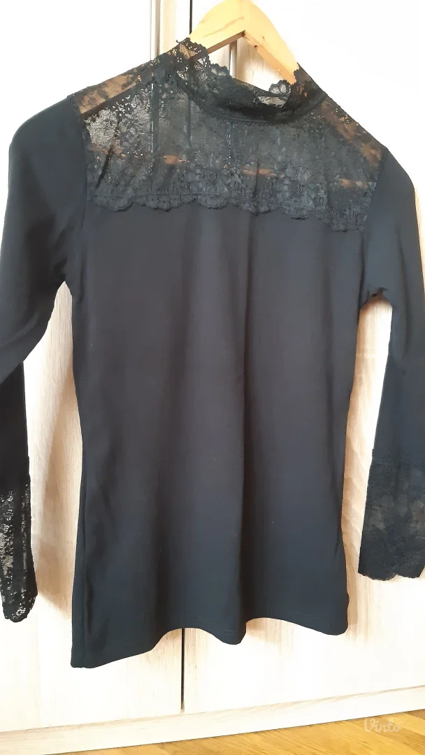 Crna polurolka sa cipkom