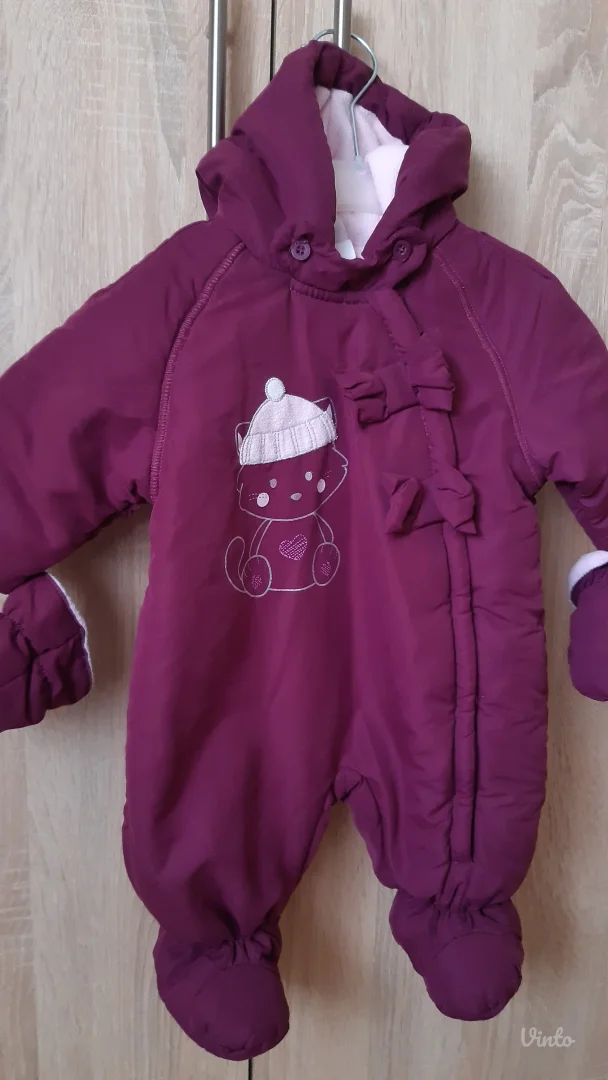 Ljubicasti skafander za bebe