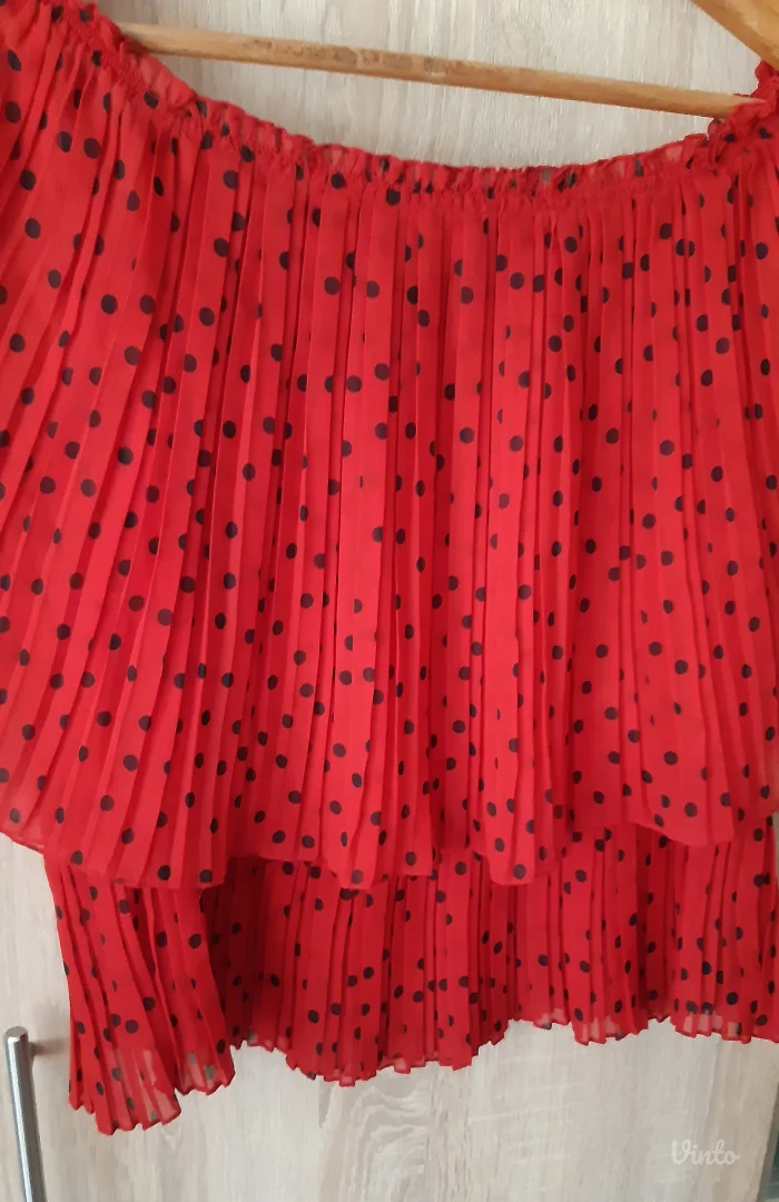 Zara crvena plisirana bluza