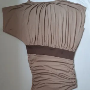 Asimetricna mini haljina mis rukav