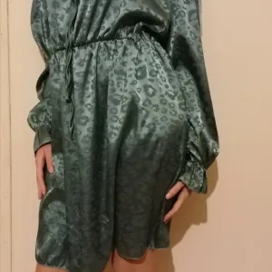 Zelena haljina sa leopard printom