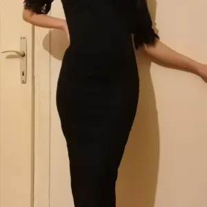 Crna midi haljina sa cipkom