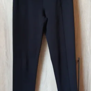 Crne pantalone/helanke