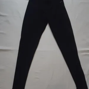 Crne helanke sa zipom