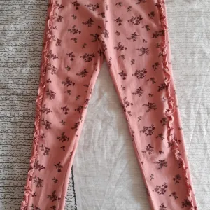 Roze helanke sa karnerima