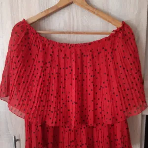 Zara crvena plisirana bluza