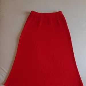 Vintage pletena crvena suknja