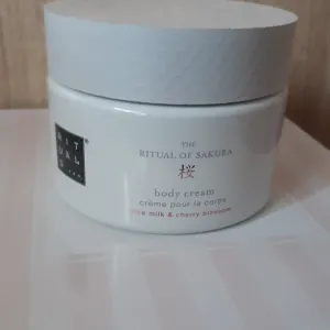 Nova Rituals The Ritual Of Sakura krema za telo