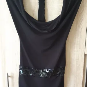 Crna haljinica/tunika