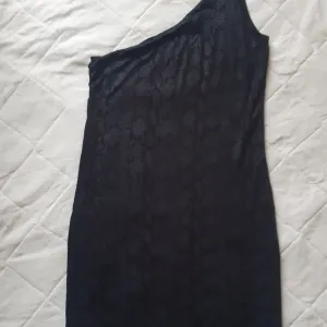 Haljina na jedno rame