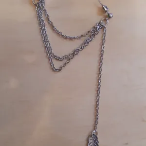 Mindjusa za jedno uvo u boji srebra Novo