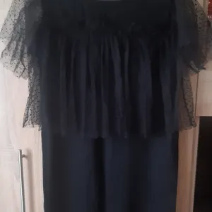 Crna haljina sa tilom Novo