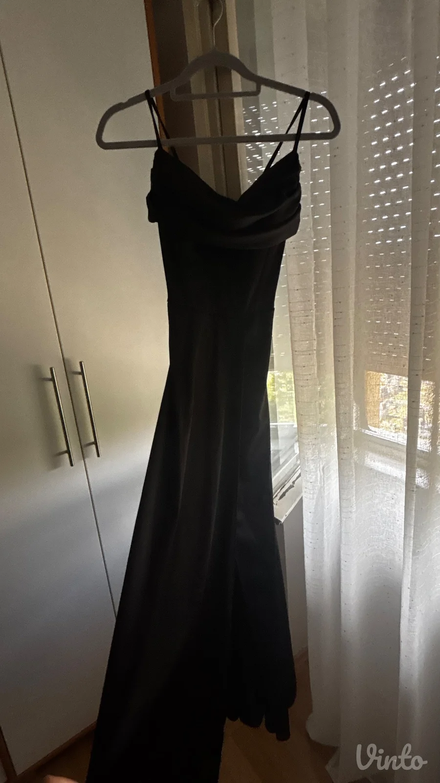 Elegantna crna haljina