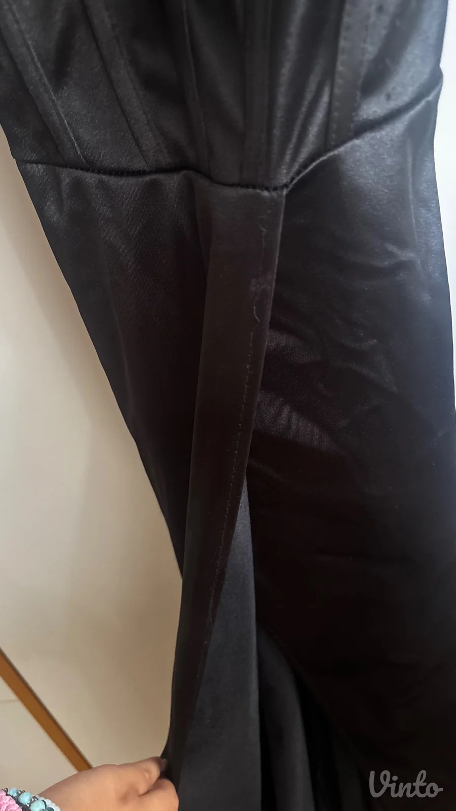 Elegantna crna haljina