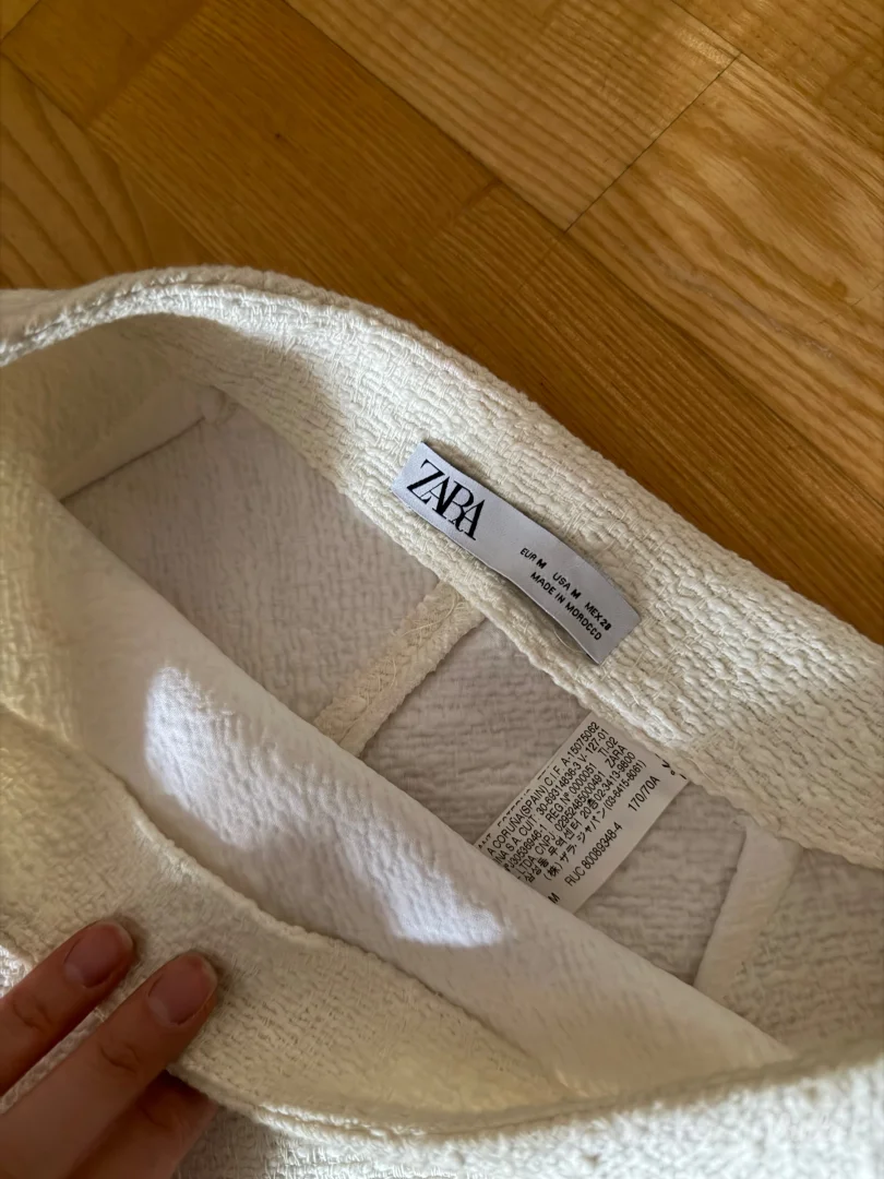 Zara beli mini bukle materijala (reljefni)