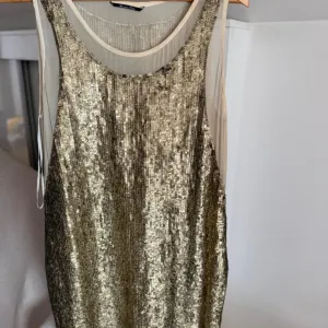 Massimo dutti zlatna haljina