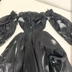 Crna svecana haljina