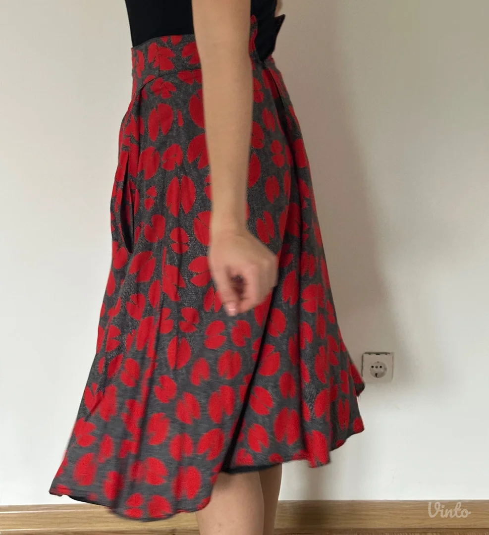 Crveno siva duža suknja