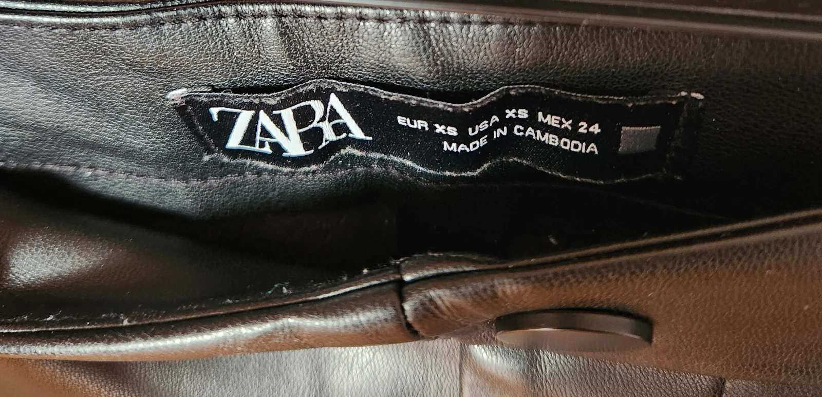 Zara kožne pantalone