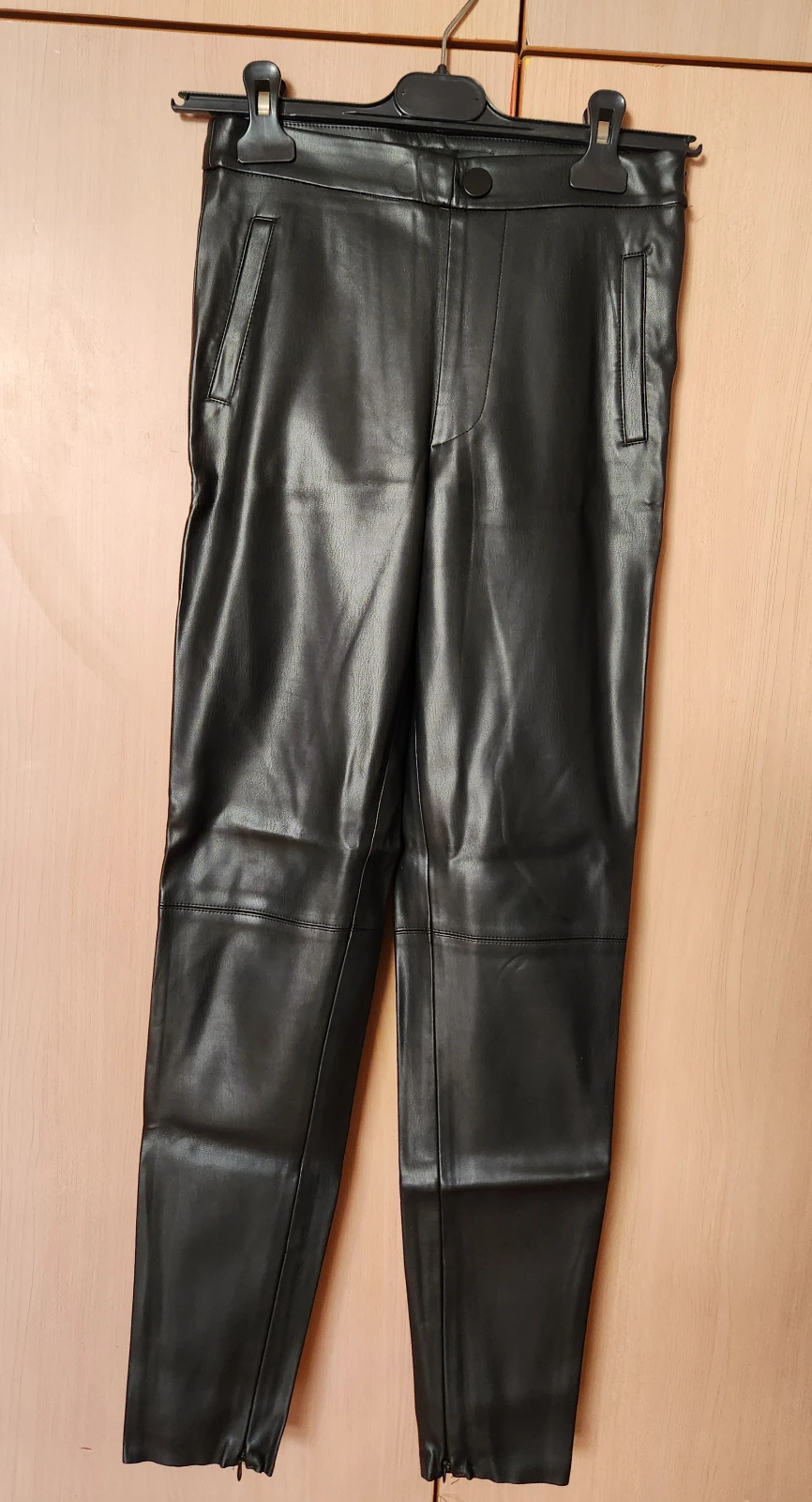 Zara kožne pantalone