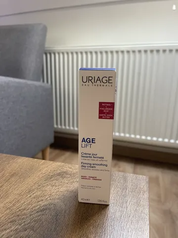 Uriage age lift krema