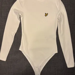 NOVO! Lyle & Scott bodi