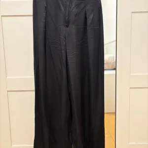 Svilene pantalone ZARA