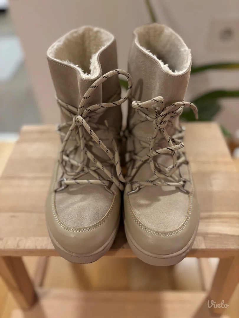 NOVE čizme Reserved