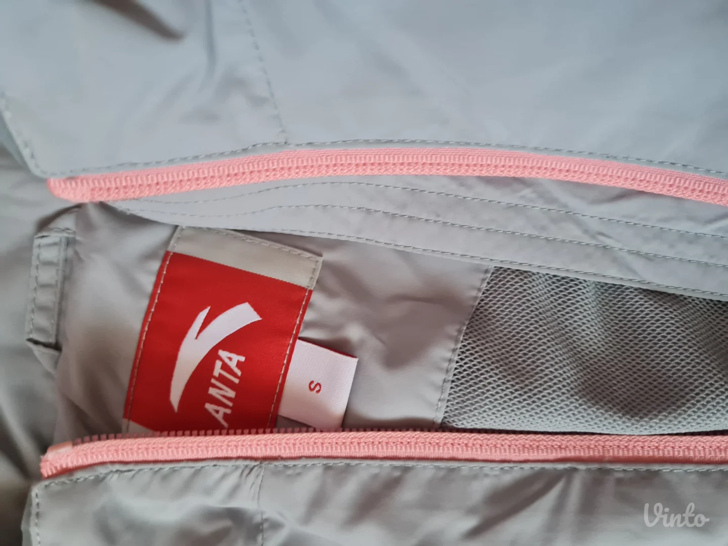 Anta sivi suskavac S