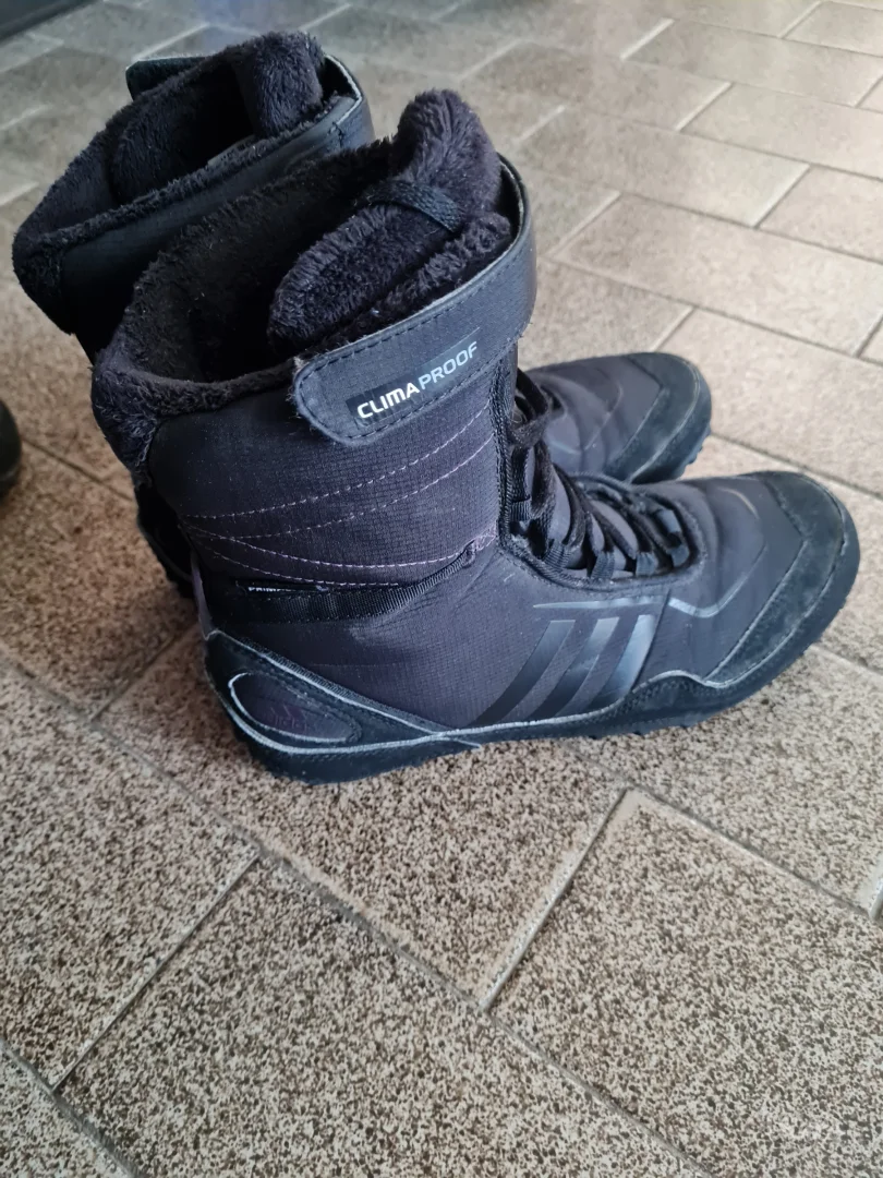 Adidas vodootporne cizme 37 1/3