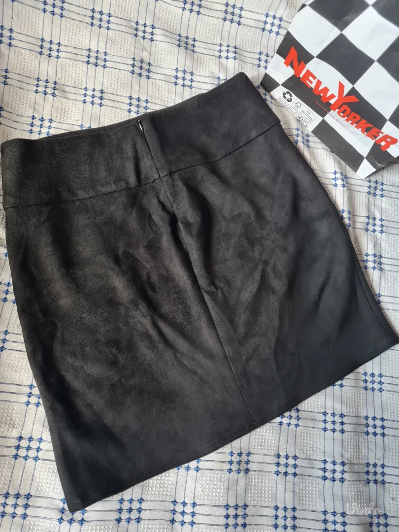 Nova crna mini suknja L