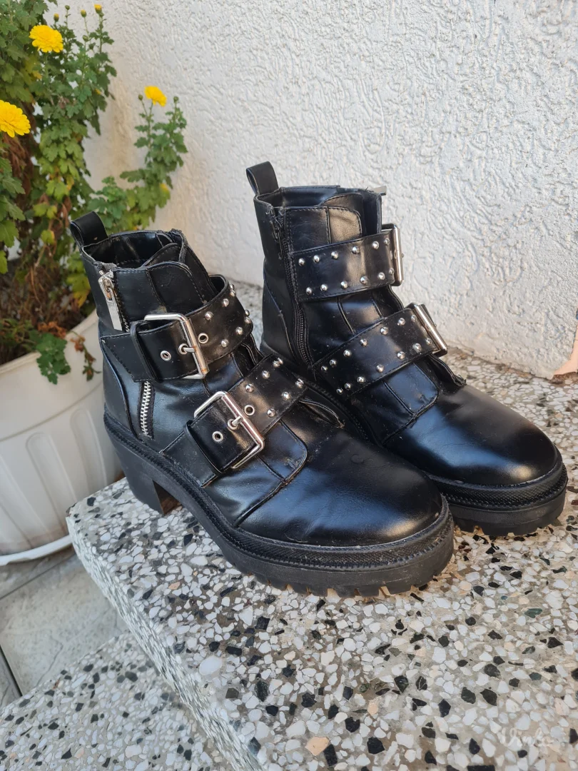 Stradivarius cizme 39