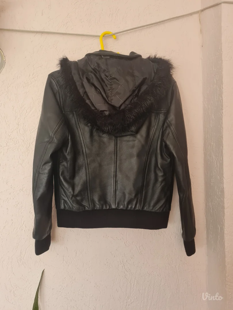Crna kožna jakna 40