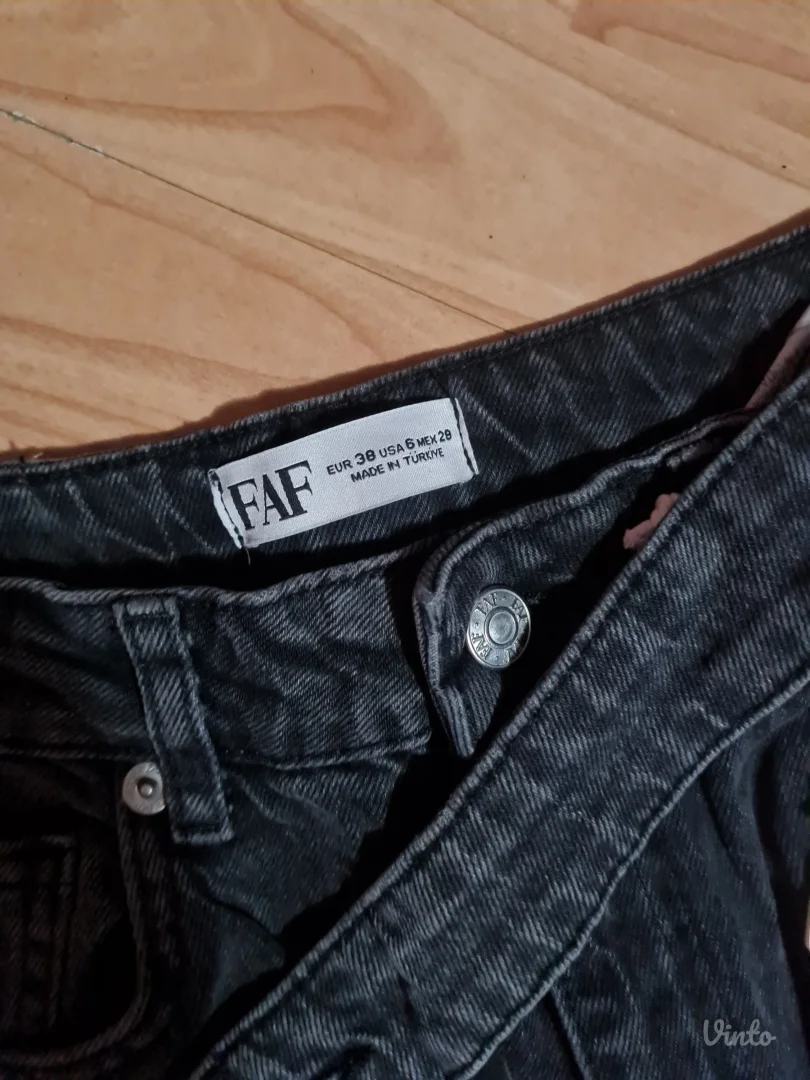 NOVE sive farmerke 38