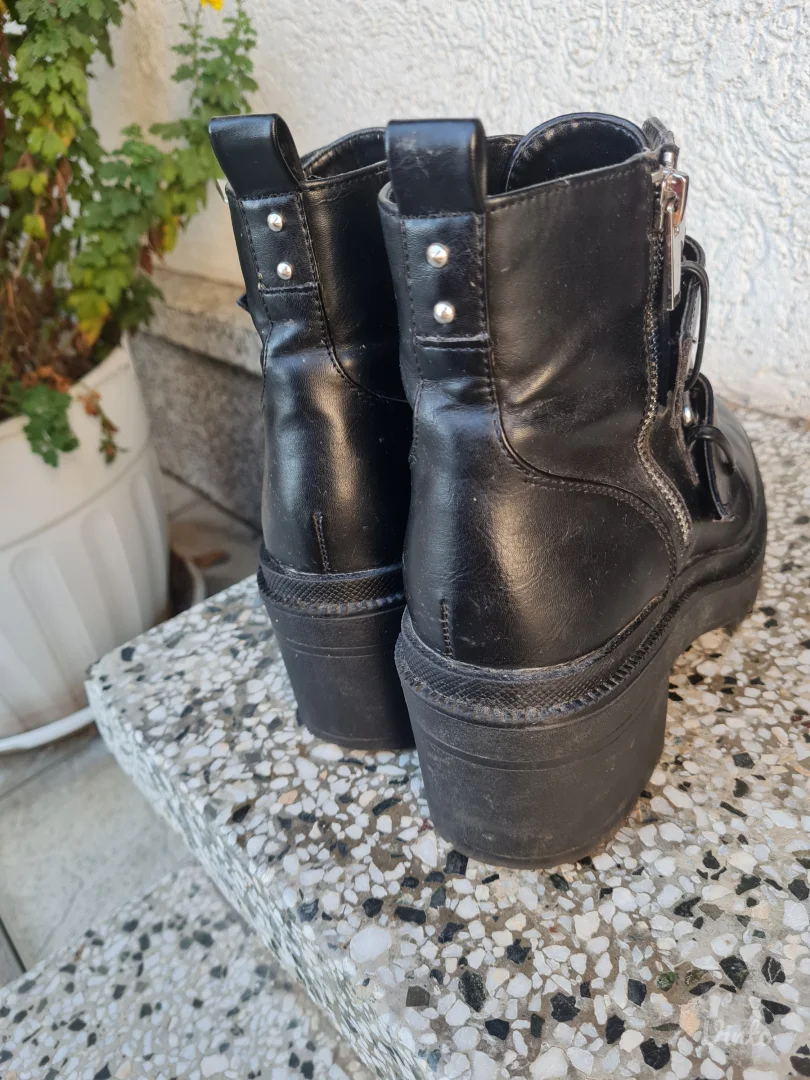 Stradivarius cizme 39