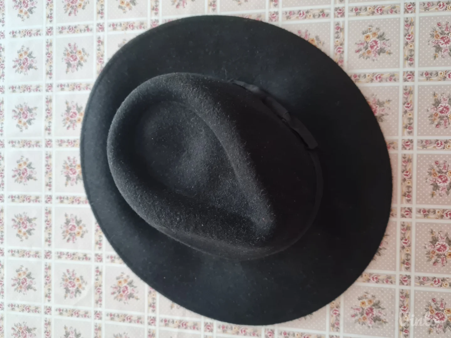 NOVI Stradivarius šešir M