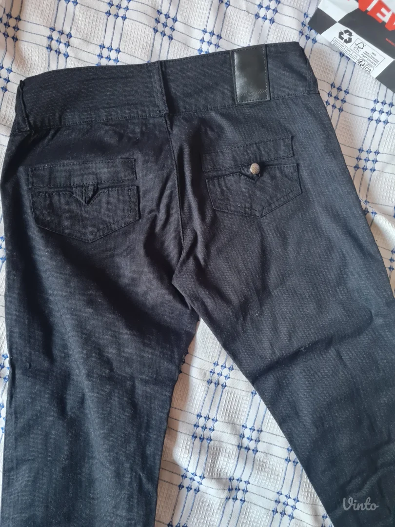 Nove pantalone Nane jeans 28