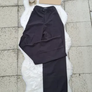 NOVE Stradivarius pantalone 38