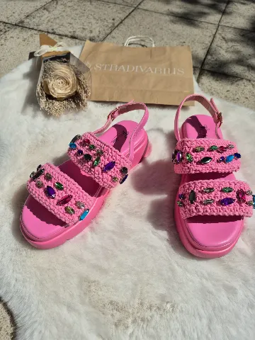 Roze sandale 38