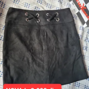 Nova crna mini suknja L