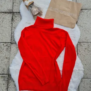 NOVA crvena rolka uni