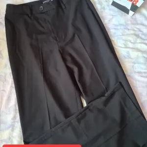 Nove Stradivarius pantalone 38