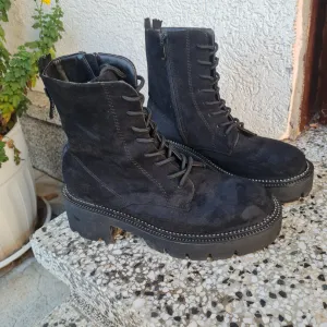 Čizme crne 39