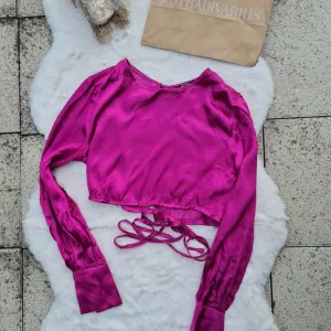 NOVI Bershka crop top M