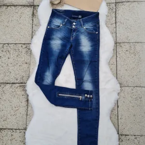 NOVE Nane jeans farmerke 28