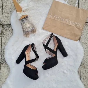 NOVE crne sandale 38