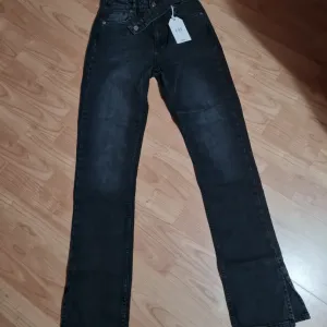 NOVE sive farmerke 38