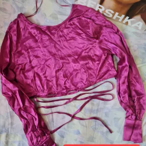 Novi Bershka crop top M