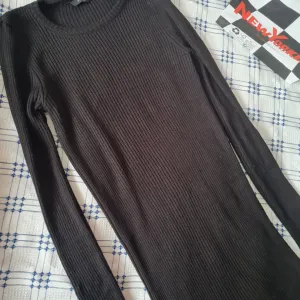 Trikotazna crna haljina uni